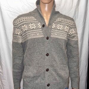 J Crew sweater.  💯 % lambs wool.  Size M.  Excellent condition.​​​​​​​​​​​​​​​​